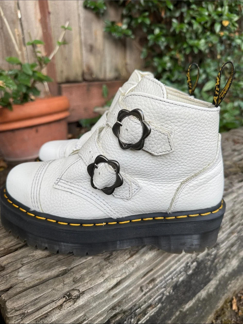 Dr. Martens Devon Flower White Milled Leather Platform Boots Women's Sz 7 US